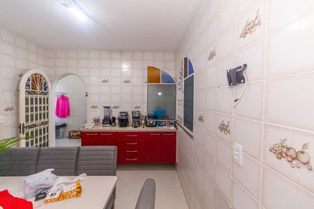 Casa para alugar com 435m², 4 quartos e 5 vagas Casa para alugar com 435m², 4 quartos e 5 vagasCozinha e Área de Serviço