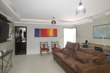 Sala de casa à venda com 3 quartos, 200m² em São João, Porto Alegre