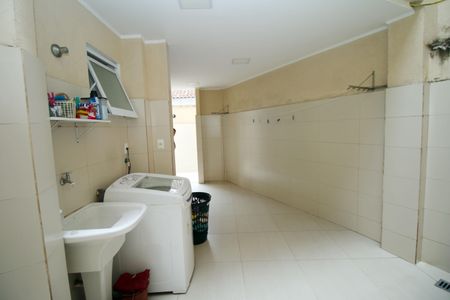 Casa à venda com 99m², 2 quartos e 1 vagaÁrea de Serviço