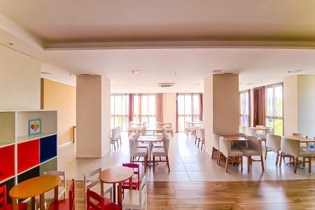 Apartamento à venda com 53m², 2 quartos e 1 vaga Apartamento à venda com 53m², 2 quartos e 1 vagaÁrea comum - Salão de festas