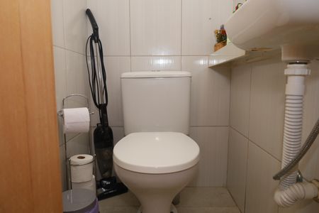 Casa à venda com 97m², 3 quartos e 2 vagasBanheiro 3 - Lavabo