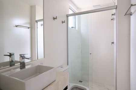 Banheiro da Suíte de apartamento para alugar com 2 quartos, 55m² em Santa Efigênia, Belo Horizonte