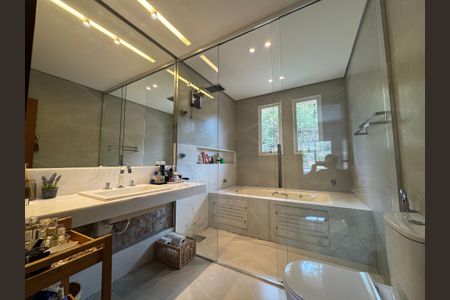 Casa à venda com 348m², 4 quartos e 5 vagasBanheiro