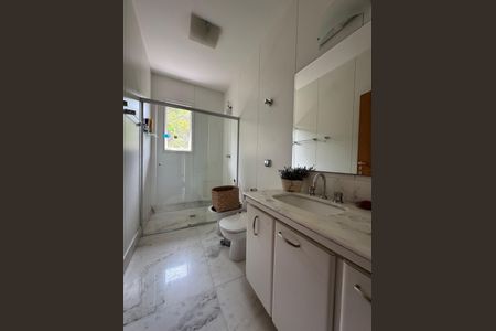 Casa à venda com 348m², 4 quartos e 5 vagasBanheiro