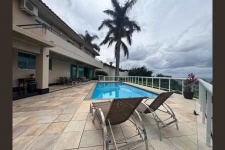 Casa à venda com 348m², 4 quartos e 5 vagasPiscina