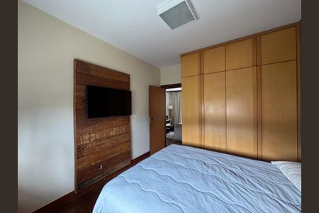 Casa à venda com 348m², 4 quartos e 5 vagasQuarto