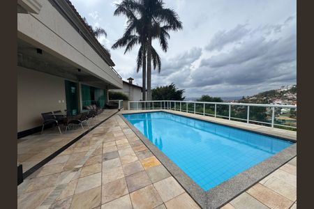 Casa à venda com 348m², 4 quartos e 5 vagasPiscina