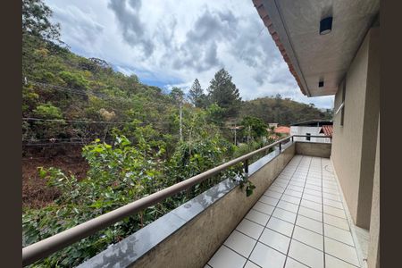 Casa à venda com 348m², 4 quartos e 5 vagasVista