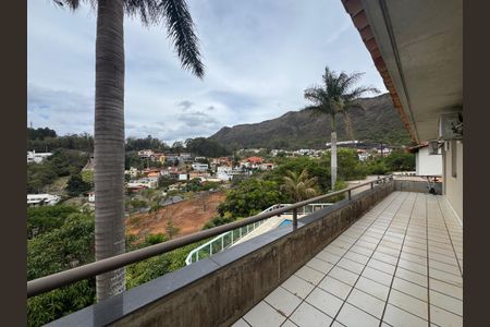 Casa à venda com 348m², 4 quartos e 5 vagasVista