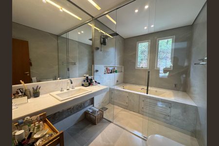 Casa à venda com 348m², 4 quartos e 5 vagasBanheiro