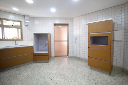 Apartamento à venda com 301m², 4 quartos e 4 vagas
