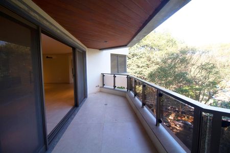 Apartamento à venda com 301m², 4 quartos e 4 vagas