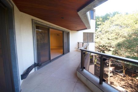 Apartamento à venda com 301m², 4 quartos e 4 vagas