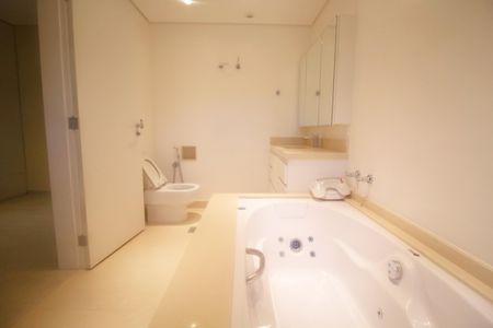 Apartamento à venda com 301m², 4 quartos e 4 vagas