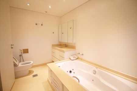 Apartamento à venda com 301m², 4 quartos e 4 vagas