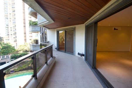 Apartamento à venda com 301m², 4 quartos e 4 vagas