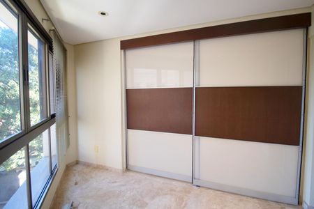 Apartamento à venda com 301m², 4 quartos e 4 vagas