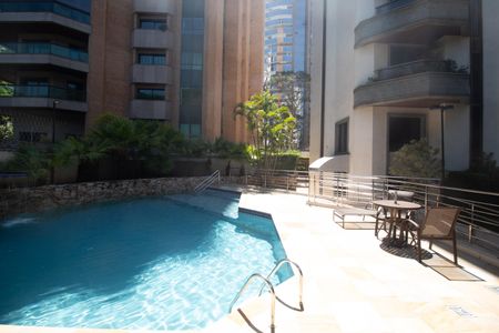 Apartamento à venda com 301m², 4 quartos e 4 vagas