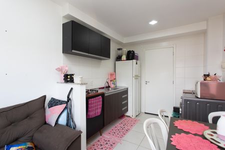 Sala / Cozinha  de apartamento para alugar com 2 quartos, 33m² em Vila Carmosina, São Paulo