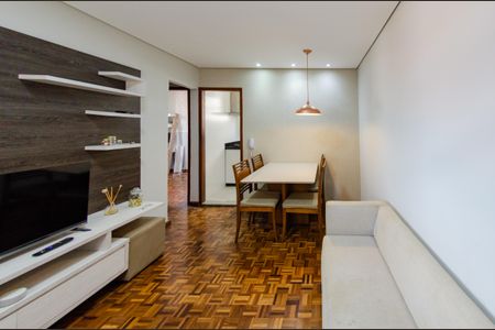 Sala de apartamento à venda com 2 quartos, 50m² em Estoril, Belo Horizonte