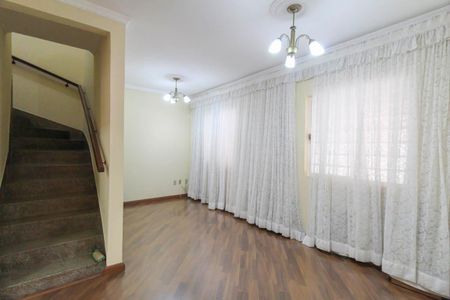 Casa à venda com 151m², 5 quartos e 3 vagas Casa à venda com 151m², 5 quartos e 3 vagasSala