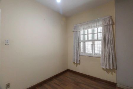 Casa à venda com 151m², 5 quartos e 3 vagas Casa à venda com 151m², 5 quartos e 3 vagasQuarto 2