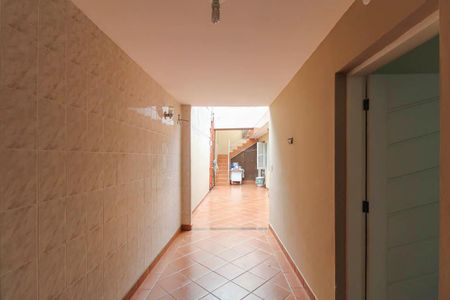 Casa à venda com 151m², 5 quartos e 3 vagas Casa à venda com 151m², 5 quartos e 3 vagasCorredor