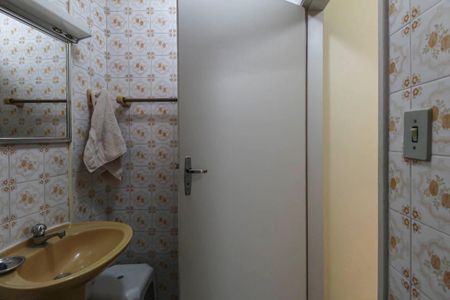 Casa à venda com 151m², 5 quartos e 3 vagas Casa à venda com 151m², 5 quartos e 3 vagasBanheiro de Serviço