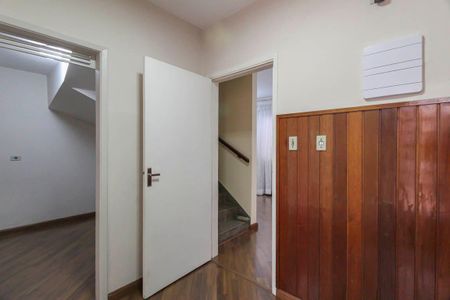 Casa à venda com 151m², 5 quartos e 3 vagas Casa à venda com 151m², 5 quartos e 3 vagasEscritorio