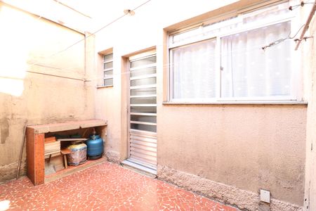 Casa à venda com 90m², 2 quartos e 1 vagaQuintal