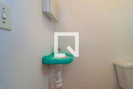 Banheiro de kitnet/studio para alugar com 1 quarto, 20m² em Jardim Monte Kemel, São Paulo