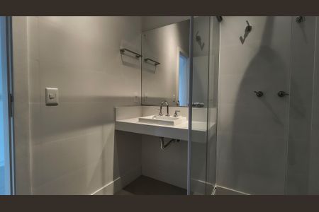 Casa de condomínio à venda com 450m², 4 quartos e 3 vagas Casa de condomínio à venda com 450m², 4 quartos e 3 vagasBanheiro da Suíte 4