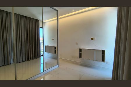 Casa de condomínio à venda com 450m², 4 quartos e 3 vagas Casa de condomínio à venda com 450m², 4 quartos e 3 vagasSuíte 3