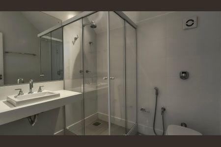 Casa de condomínio à venda com 450m², 4 quartos e 3 vagas Casa de condomínio à venda com 450m², 4 quartos e 3 vagasBanheiro da Suíte 4