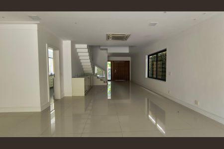 Casa de condomínio à venda com 450m², 4 quartos e 3 vagas Casa de condomínio à venda com 450m², 4 quartos e 3 vagasSala