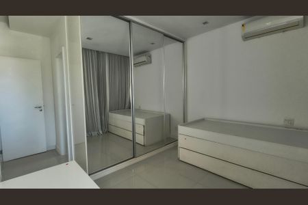 Casa de condomínio à venda com 450m², 4 quartos e 3 vagas Casa de condomínio à venda com 450m², 4 quartos e 3 vagasSuíte 2