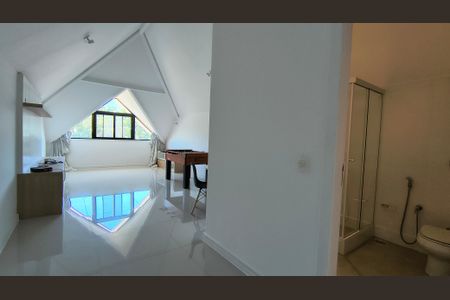 Casa de condomínio à venda com 450m², 4 quartos e 3 vagas Casa de condomínio à venda com 450m², 4 quartos e 3 vagasSuíte 4