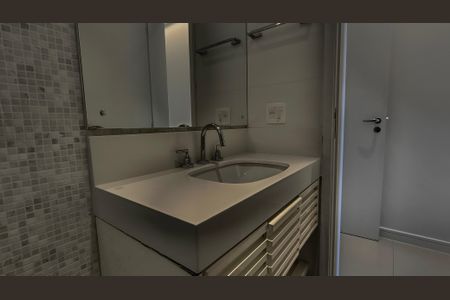 Casa de condomínio à venda com 450m², 4 quartos e 3 vagas Casa de condomínio à venda com 450m², 4 quartos e 3 vagasBanheiro da Suíte 3