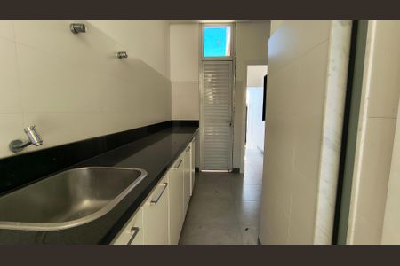 Casa de condomínio à venda com 450m², 4 quartos e 3 vagas Casa de condomínio à venda com 450m², 4 quartos e 3 vagasÁrea de Serviço