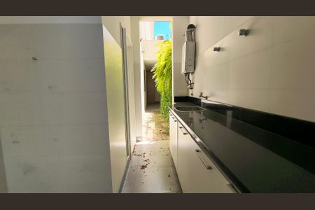 Casa de condomínio à venda com 450m², 4 quartos e 3 vagas Casa de condomínio à venda com 450m², 4 quartos e 3 vagasÁrea de Serviço