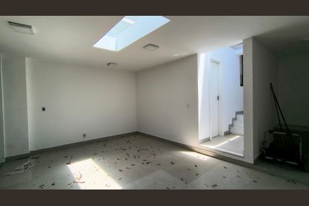 Casa de condomínio à venda com 450m², 4 quartos e 3 vagas Casa de condomínio à venda com 450m², 4 quartos e 3 vagasGaragem