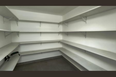 Casa de condomínio à venda com 450m², 4 quartos e 3 vagas Casa de condomínio à venda com 450m², 4 quartos e 3 vagasDespensa