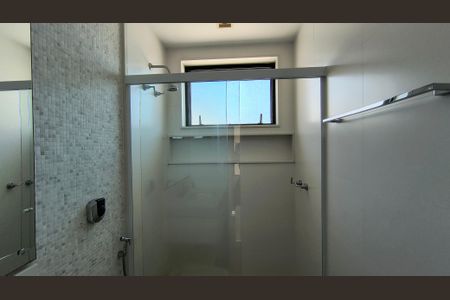 Casa de condomínio à venda com 450m², 4 quartos e 3 vagas Casa de condomínio à venda com 450m², 4 quartos e 3 vagasBanheiro da Suíte 2