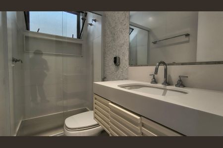 Casa de condomínio à venda com 450m², 4 quartos e 3 vagas Casa de condomínio à venda com 450m², 4 quartos e 3 vagasBanheiro da Suíte 3