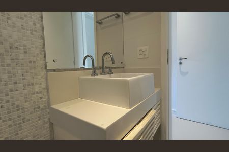 Casa de condomínio à venda com 450m², 4 quartos e 3 vagas Casa de condomínio à venda com 450m², 4 quartos e 3 vagasBanheiro 2 da Suíte 1