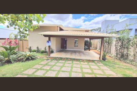 Casa de condomínio para alugar com 200m², 3 quartos e 4 vagas