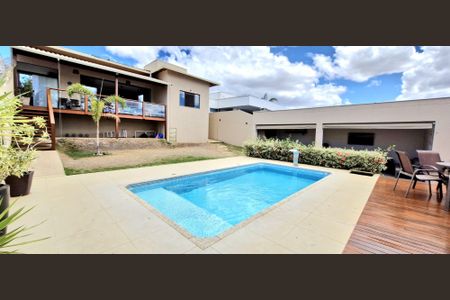 Casa de condomínio para alugar com 200m², 3 quartos e 4 vagas