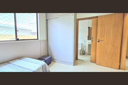 Casa de condomínio para alugar com 200m², 3 quartos e 4 vagas