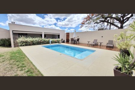 Casa de condomínio para alugar com 200m², 3 quartos e 4 vagas