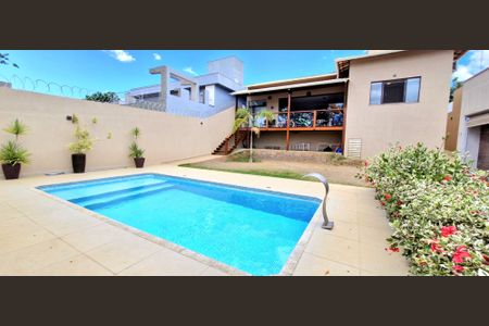 Casa de condomínio para alugar com 200m², 3 quartos e 4 vagas